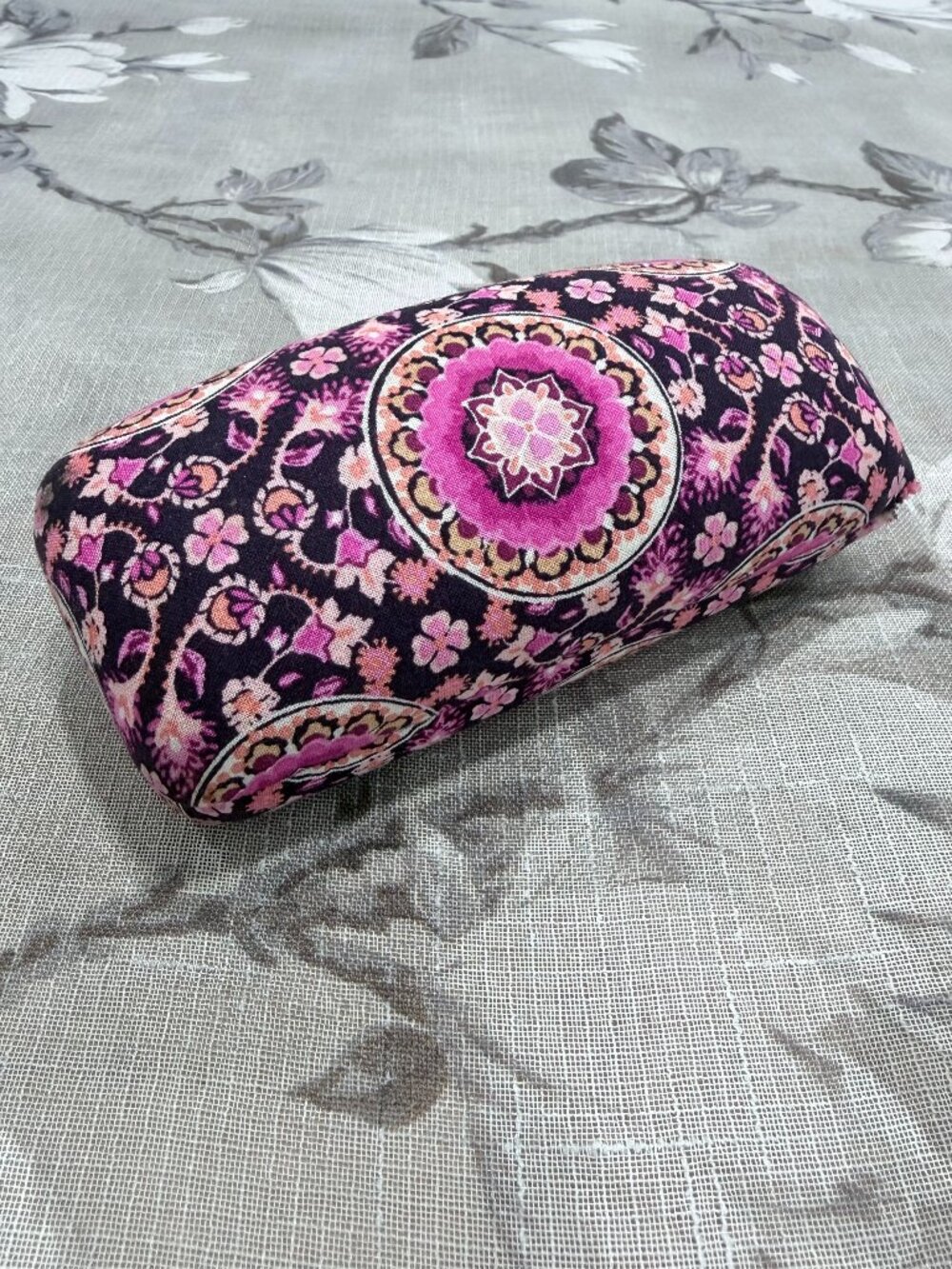 Vera Bradley Hard Shell Eyeglasses Sunglasses Case Raspberry Medallion